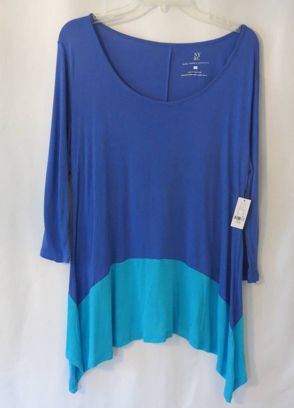 NEW YORK and CO *NWT* Top Size L Women's Scoop Neck Handkerchief Hem Blue